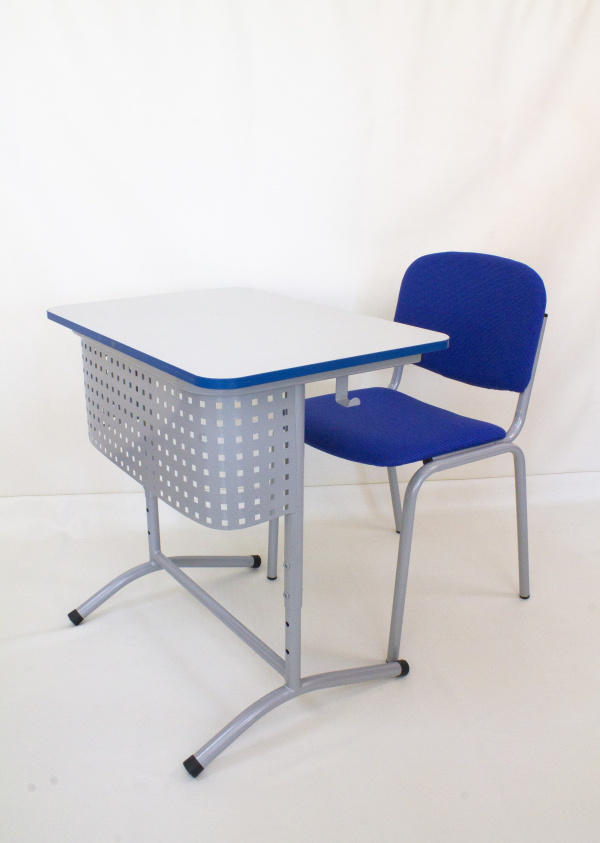 Стол 1-местный регулируемый 3-5 гр. на каркасе "ДУГА" (ЛДСП 16 мм "серый", кр. синяя; экран - перф.,