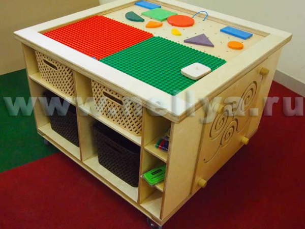 Многофункциональный стол, 93x93x62 см., на 4-х колесах с фиксаторами